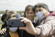 Kicillof advirtió que con Milei está en riesgo la democracia
