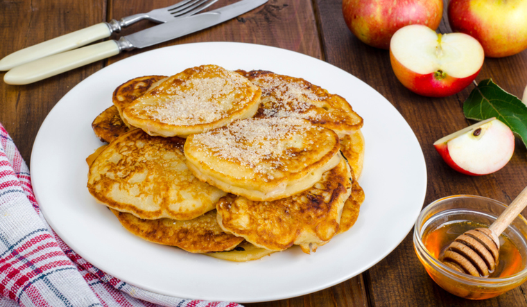 Cómo hacer panqueques de manzana esponjosos en casa Foto: Shutterstock