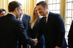 El presidente francés, Emmanuel Macron, y el ministro de Defensa Argentino, Luis Petri. Foto: Ministerio de Defensa