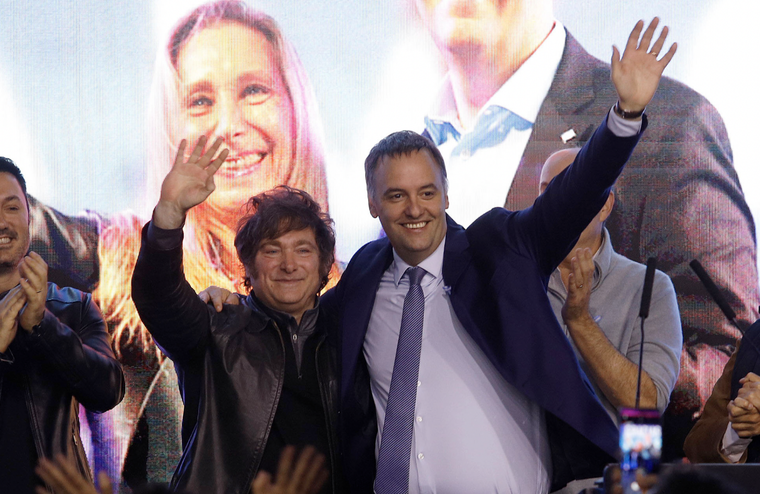 Javier Milei y Manuel Adorni tras la victoria de LLA en CABA Foto: Noticias Argentinas