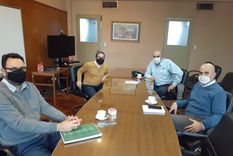 Viñateros mendocinos junto a Hinojosa.