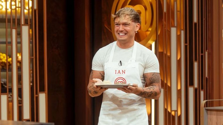 El joven es youtuber y estaría enamorado desde hace tiempo de la modelo. El joven es youtuber y estaría enamorado desde hace tiempo de la modelo.