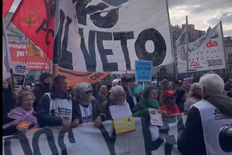 Este miércoles, los jubilados volvieron a movilizarse contra el veto. Este miércoles, los jubilados volvieron a movilizarse contra el veto.
