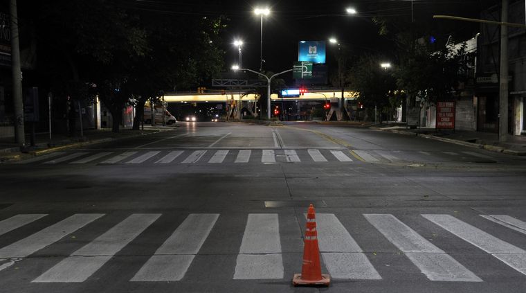 La circulación nocturna tuvo una drástica merma pero las autoridades quieren reforzar los controles de día Foto: ALF PONCE MERCADO / MDZ