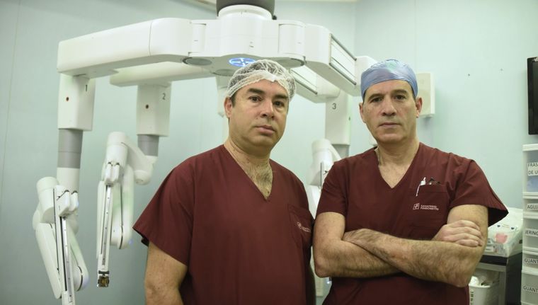 Fernando Mías y Christian Cobreros, cirujanos de Urología del Sanatorio Finochietto. Foto: Juan Mateo Aberastain Zubimendi / MDZ.