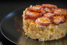 Aunque la receta suele llevar mayonesa, algunos la preparan con yogur para una versión más ligera.