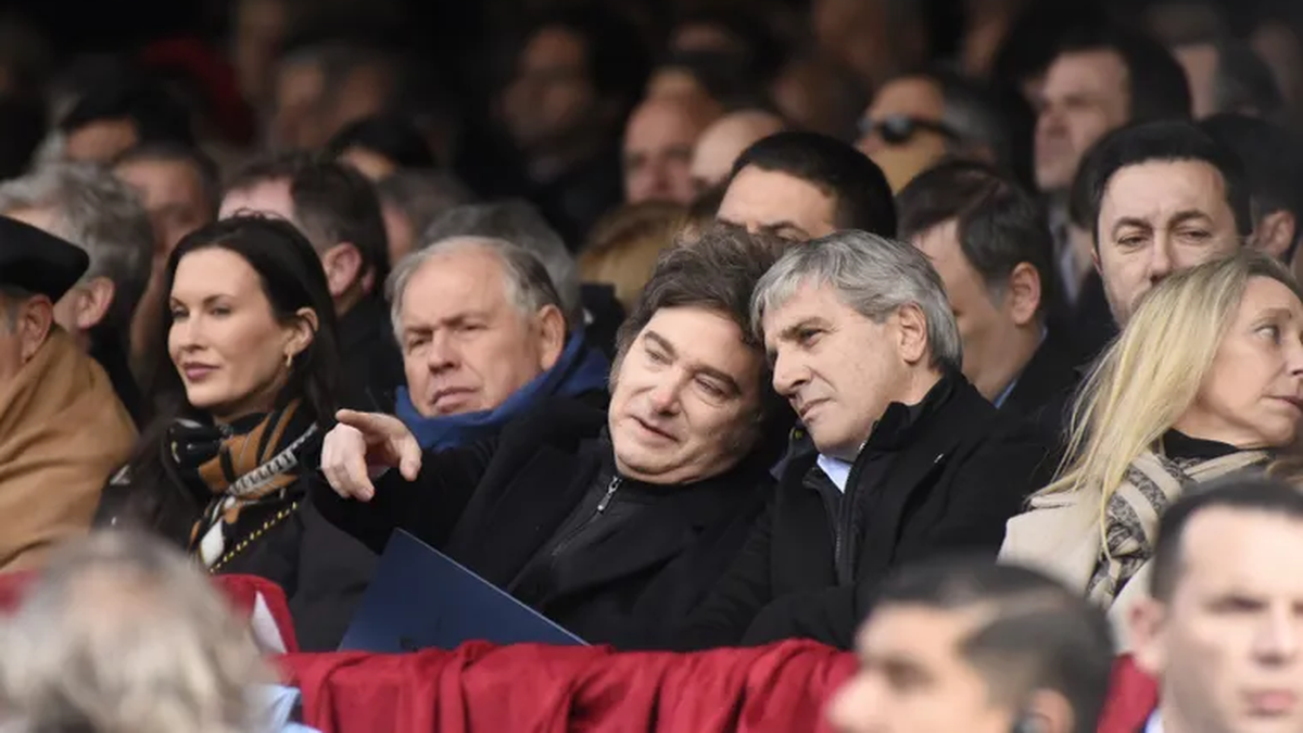 Javier Milei consiguió ayuda de los amigos, pero reitera que no cambiará ni el rumbo ni sus armadores
