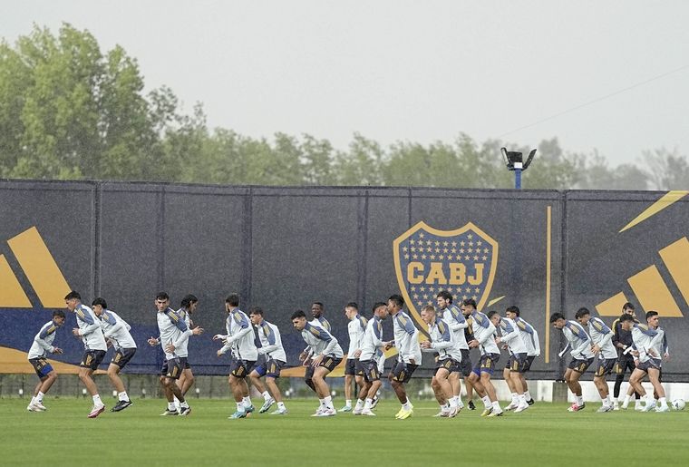 Una imagen del último entrenamiento de Boca antes del decisivo duelo ante Alianza Lima. ¡Mañana es en casa y con nuestra gente!, motivó el CM en las redes sociales. Foto: Prensa Boca Juniors