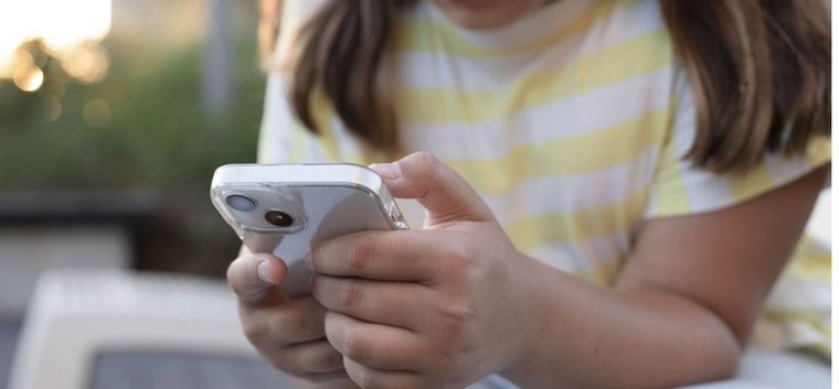 El uso de la inteligencia artificial en niños ha crecido exponencialmente en los últimos años. Foto: Shutterstock