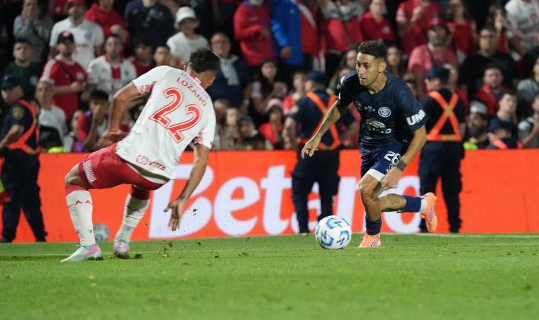 Matías Fernández le puso el moño a una tremenda recuperación y pase gol de Sebastián Villa.&nbsp;