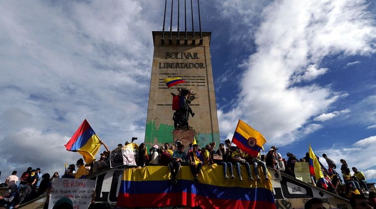 Manifestación pacífica contra el Gobierno de Iván Duque en Bogotá, ayer. Foto: Reuters