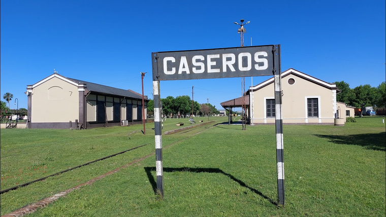 Caseros es un pueblo entrerriano conocido por albergar el histórico Palacio San José. Caseros es un pueblo entrerriano conocido por albergar el histórico Palacio San José.