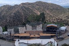 A muy pocos días de su estreno, el equipo de construcción de la Fiesta Nacional de la Vendimia presentó hace algunas semanas, la estructura principal que se viene trabajando desde enero. Foto: Walter Moreno/MDZ con Moto G24 A muy pocos días de su estreno, el equipo de construcción de la Fiesta Nacional de la Vendimia presentó hace algunas semanas, la estructura principal que se viene trabajando desde enero. Foto: Walter Moreno/MDZ con Moto G24