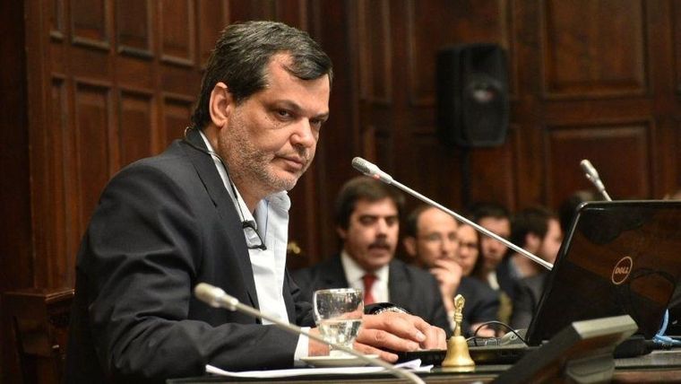 Néstor Parés,cuando era el presidente de Diputados tuvo que usar el desempate para leyes importantes.