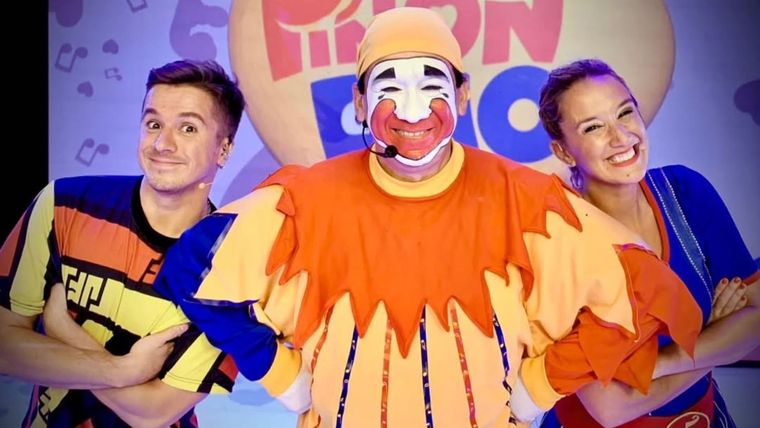 El show que daba Piñón Fijo con sus hijos. El show que daba Piñón Fijo con sus hijos.