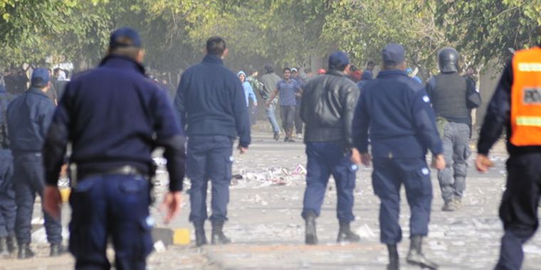 Los hinchas vivieron momentos muy duros en San Juan.