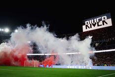 Los hinchas de River reaccionaron tras la derrota en el Superclásico.