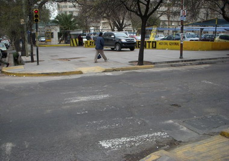 Con bache arreglado, la comuna adelantó que en breve el cruce completo será renovado.