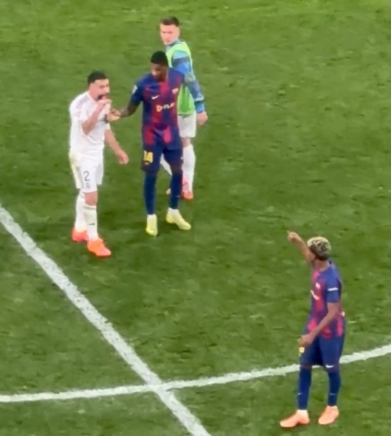 El picante gesto de Vinicius y Carvajal a Lamine Yamal tras ganar el clásico frente al Barcelona. Foto: Captura