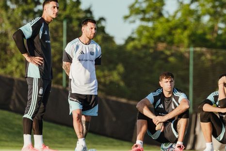 Lionel Scaloni confirmó a Musso y Rulli para los amistosos, pero dejó una puerta abierta para una de las joyas de River. Lionel Scaloni confirmó a Musso y Rulli para los amistosos, pero dejó una puerta abierta para una de las joyas de River.