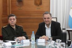 Manuel Adorni con el ministro de Defensa, Carlos Presti