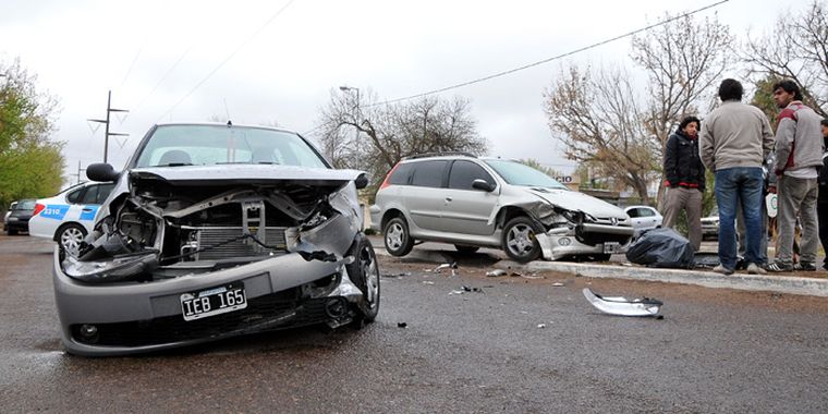 Así terminaron ambos vehículos tras el fuerte impacto. Foto: Agustín Mauricio/Mediamza.com