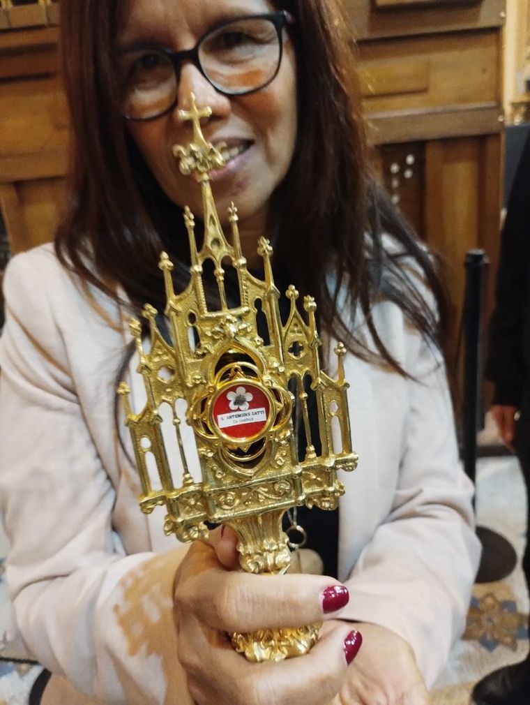 Las reliquias de primer grado corresponden a fragmentos del cuerpo de un santo y poseen un vínculo directo con su testimonio de vida. Las reliquias de primer grado corresponden a fragmentos del cuerpo de un santo y poseen un vínculo directo con su testimonio de vida.