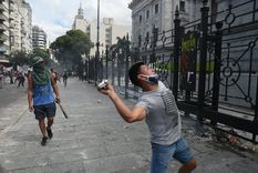 cristina fernandez de kirchner difundio un impactante video tras los ataques al congreso cristina fernandez de kirchner difundio un impactante video tras los ataques al congreso