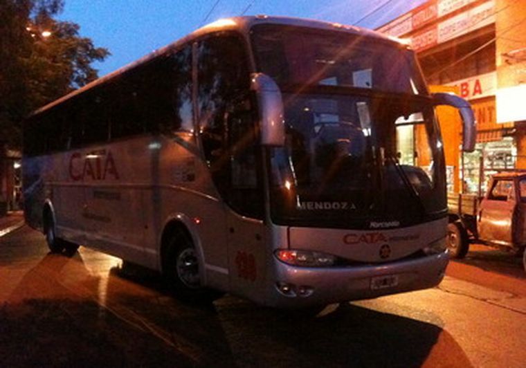 Omnibus varados dentro de la terminal.