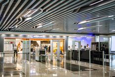 tension en aeroparque: faroni descarto un celular al ser interceptado por la policia tension en aeroparque: faroni descarto un celular al ser interceptado por la policia