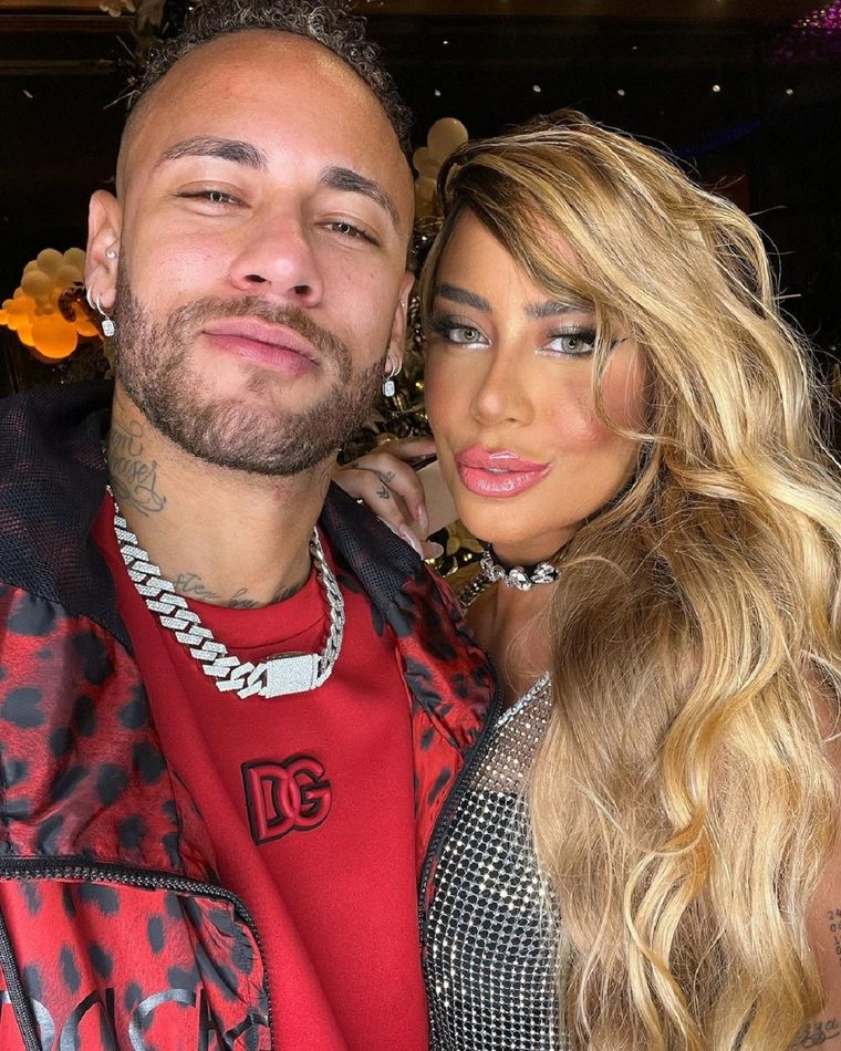 Neymar junto a su hermana Rafaella
