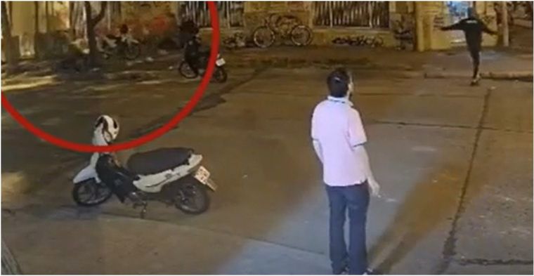 El hecho ocurrió en la intersección de las calles Lamadrid y Bolívar, en pleno barrio 9 de Julio. Foto: Captura de video