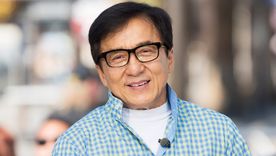 Foto: People.com - https://static.onecms.io/wp-content/uploads/sites/20/2018/12/jackie-chan-1-2000.jpg