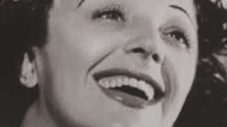 Edth Piaff nació y murió en Francia en los años 1915 y 1963, respectivamente. Foto: Wikipedia