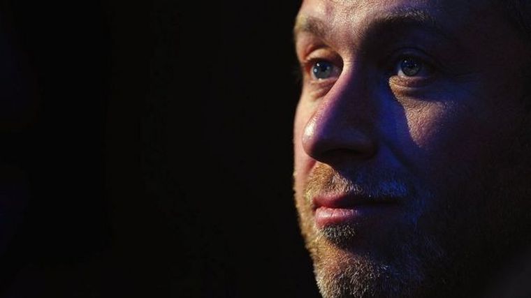 Roman Abramovich es conocido mundialmente por ser dueño del equipo de fútbol Chelsea FC, que juega en la Liga Premier inglesa. Foto: Agencias / BBC Mundo