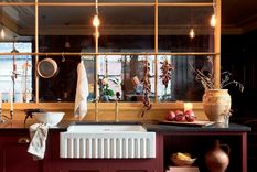 El rojo con el amarillo están está experimentando un renacimiento. Foto: deVOL Kitchens