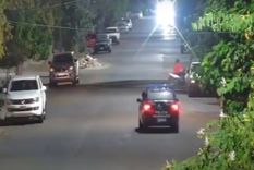 El momento previo a la captura del motociclista en pleno centro sanmartiniano. Foto: Gentileza. El momento previo a la captura del motociclista en pleno centro sanmartiniano. Foto: Gentileza.