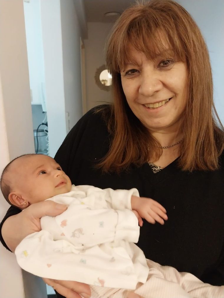 Beatriz Martino y su nieta Catalina de 5 meses Foto: Ana Marmora