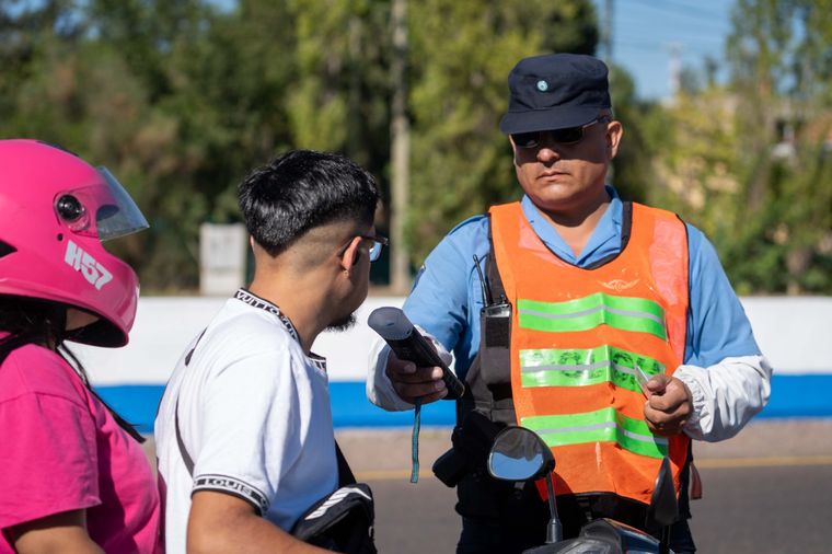 Operativos de alcoholemia y controles viales en Navidad. Operativos de alcoholemia y controles viales en Navidad.