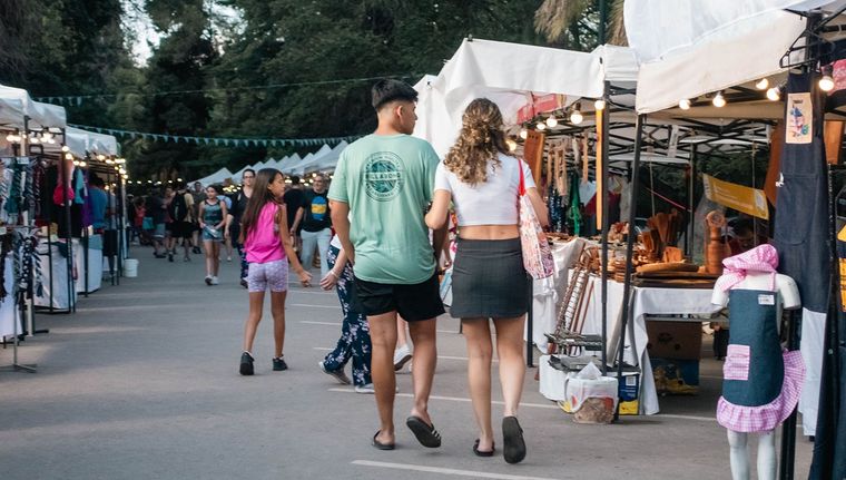 Las ferias de emprendedores locales se sostienen a pesar de la crisis Foto: Santiago Tagua/MDZ