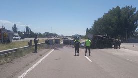 El camión sobre la Ruta 40. El camión sobre la Ruta 40.