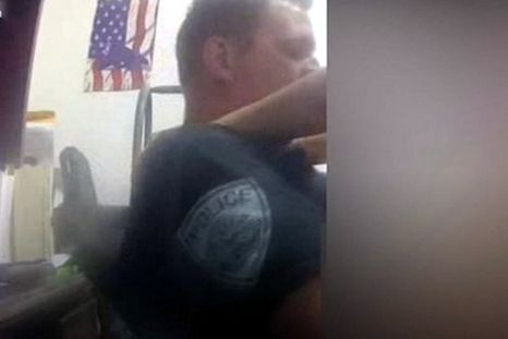 Policía se graba teniendo sexo y desvela tenebroso historial