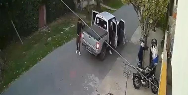 Un trabajador fue víctima de un robo en la localidad bonaerense de Los Hornos Foto: Captura de video