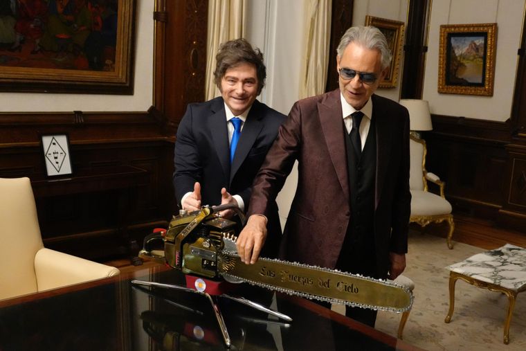 Andrea Bocelli con Javier Milei 16