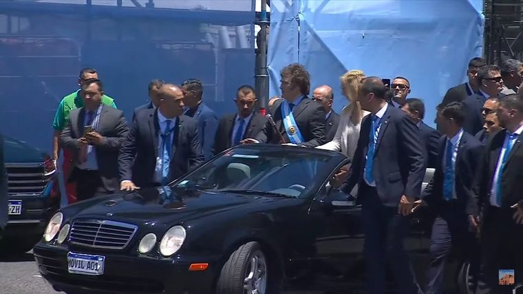 Cada presidente que tomó el mando en nuestro país eligió su auto para pasear por las calles argentinas. Conocé qué vehículo usó cada uno. Foto: Twitter @Motor1argentina