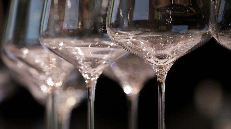 A veces no es necesario una copa para cada vino. A veces no es necesario una copa para cada vino.