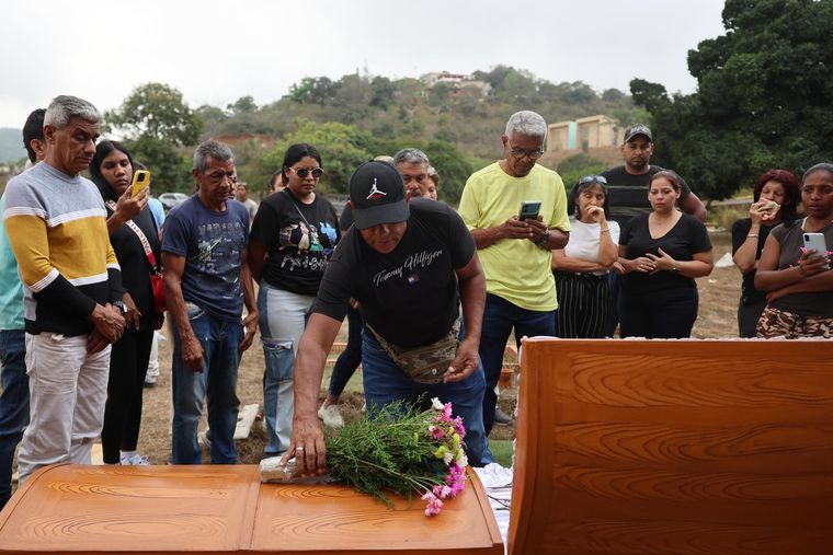 Ceremonia para despedir a Rosa Elena González, anciana que falleció durante los ataques de EE.UU a Venezuela. Ceremonia para despedir a Rosa Elena González, anciana que falleció durante los ataques de EE.UU a Venezuela.