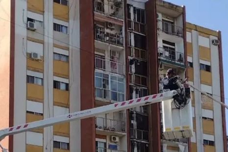 Cayó la mampostería de un edificio de Escobar Foto: NA