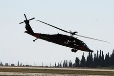 El helicóptero MH-60M Black Hawk es el que utiliza la Fuerza Aérea de Chile para rescate. Foto: ALF PONCE MERCADO / MDZ