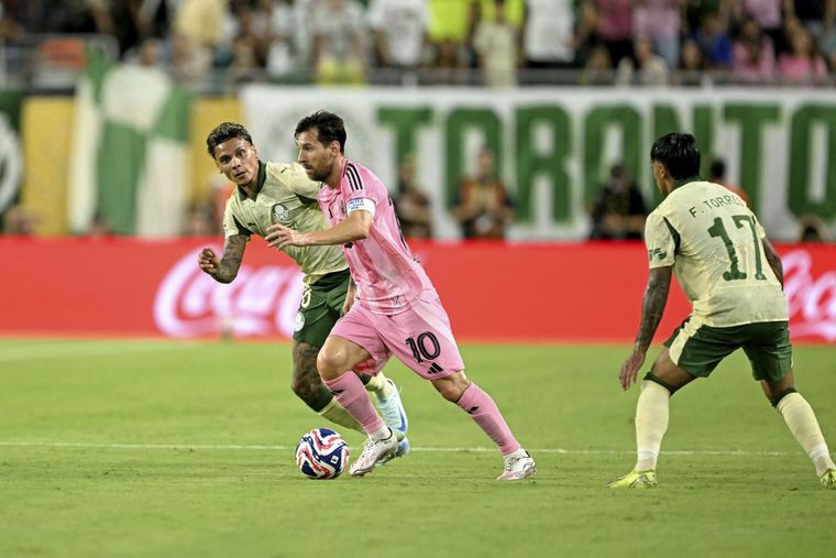 Un jugador de Palmeiras explicó lo que sintió tras haber enfrentado a Lionel Messi en el Mundial de Clubes.